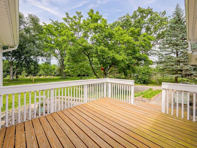 Building Photo - Your Private Retreat Just Minutes from Downtown South Lyon