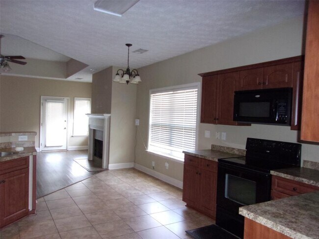 Building Photo - 718 Briarcliff Pl