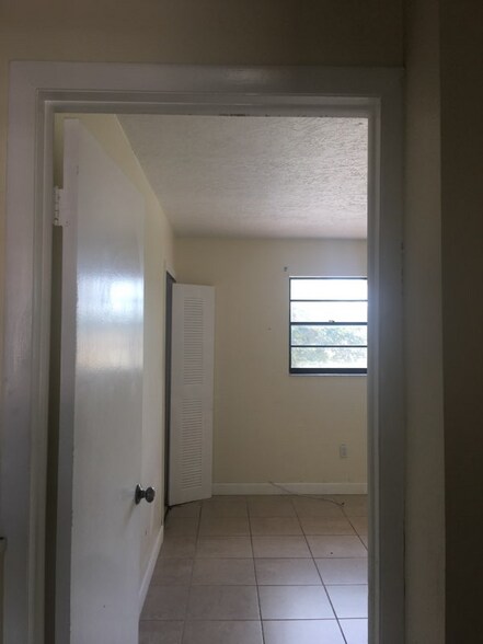 Building Photo - 2261 W 53rd St