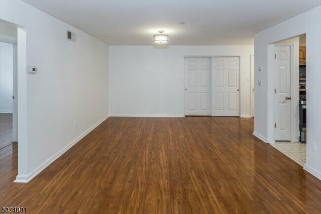 Building Photo - 34 Maple Ln