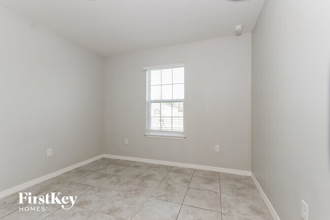 Building Photo - 1810 SW Effland Ave