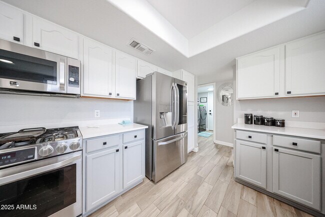 Building Photo - 3902 E Rosemonte Dr