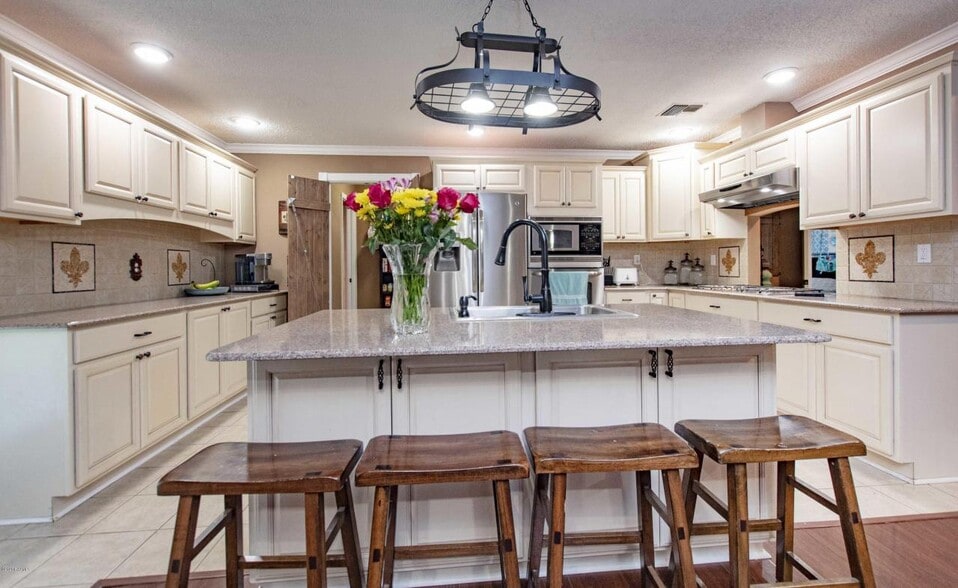 Kitchen - 210 N William Dr