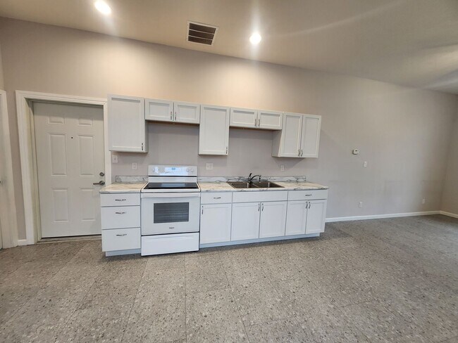 Building Photo - 458 N 9th St