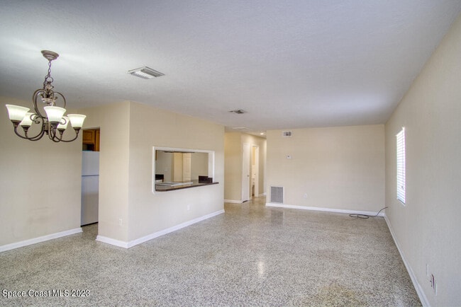 Building Photo - 1010 Bianca Dr NE