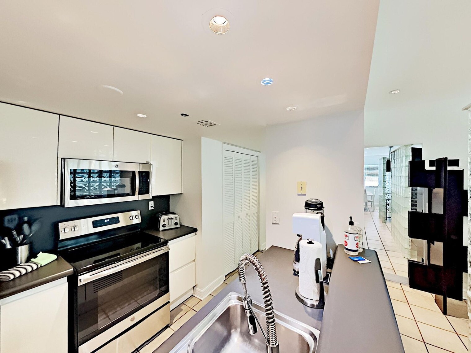 Building Photo - 825 Jimmy Buffett Mem Hwy