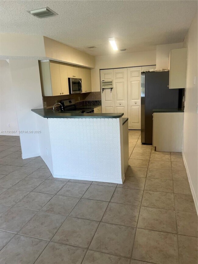 Building Photo - 5357 SW 125th Ave