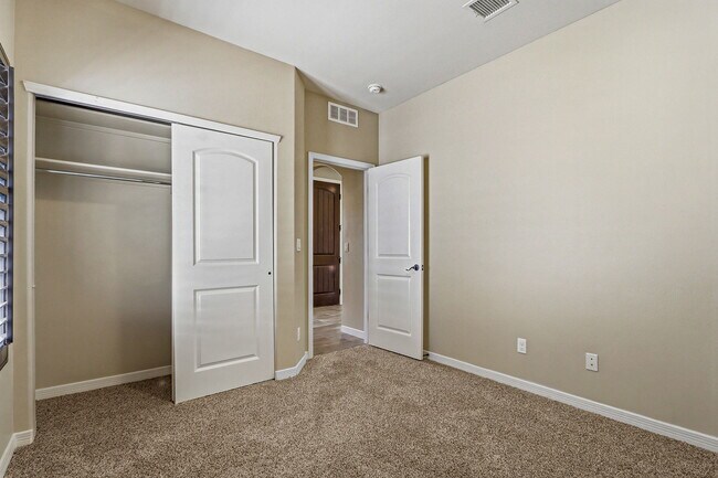 Building Photo - 2157 Honour Point Pl