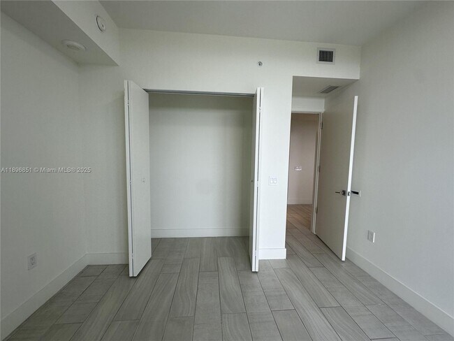 Building Photo - 2000 Metropica Wy