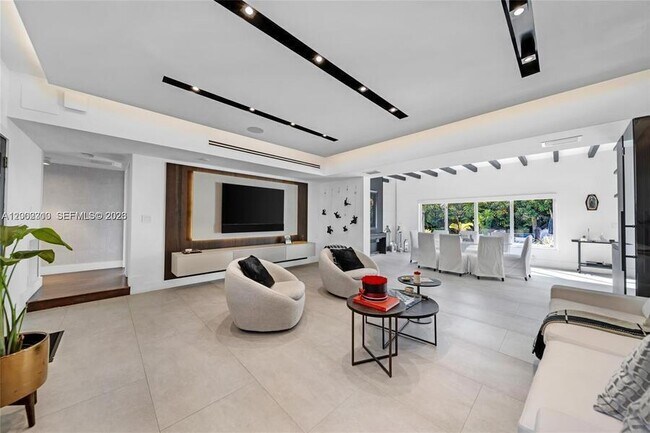 Building Photo - 3531 SW 1st Ave