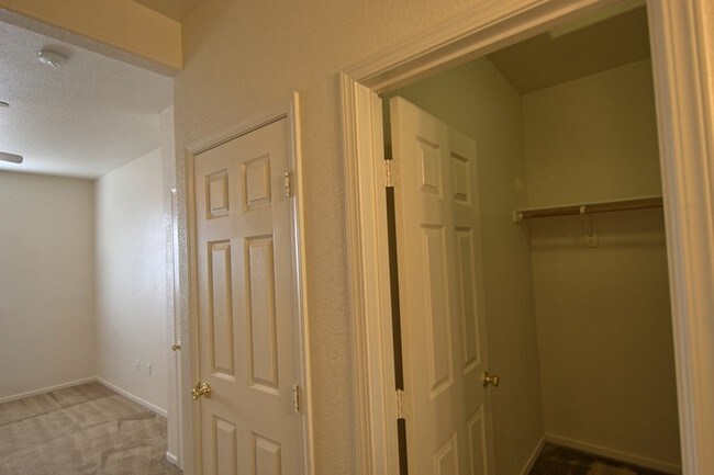 Building Photo - Willow Way Apartments