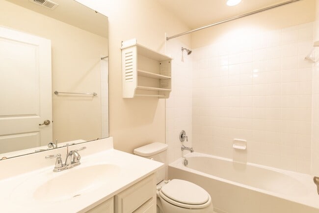 Building Photo - 2023 Verona Ct