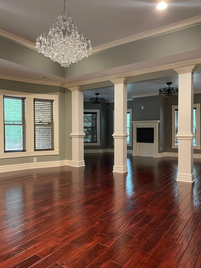 Building Photo - 5000 Wildeoak Trail