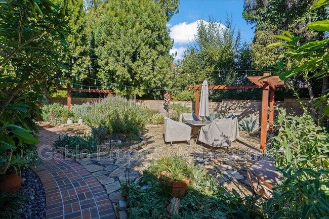 Building Photo - 26020 Moreno Dr