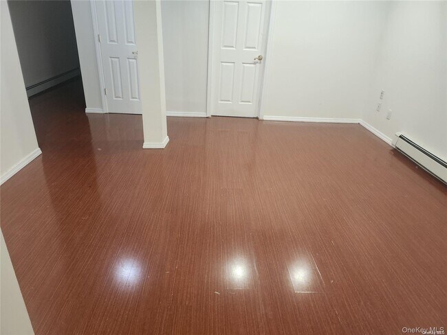 Building Photo - 82-74 Country Pointe Cir