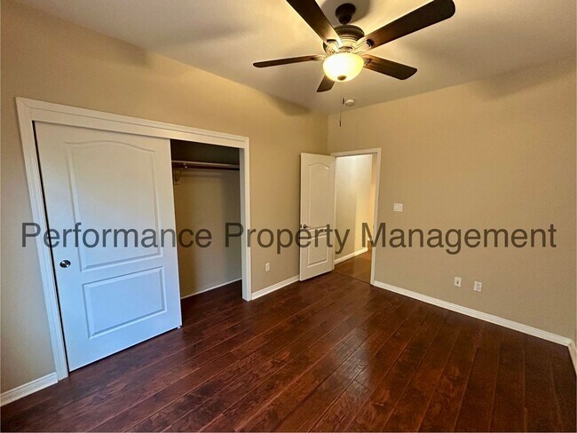 Building Photo - Stunning 4 Bed/2 Bath NW Bakersfield Home ...