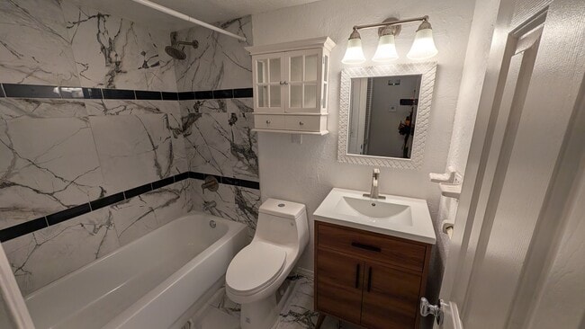 Building Photo - Downtown Orlando (Delaney Park/Lake Davis)