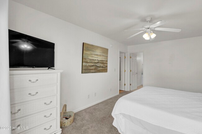 Building Photo - 1401 S Shore Dr