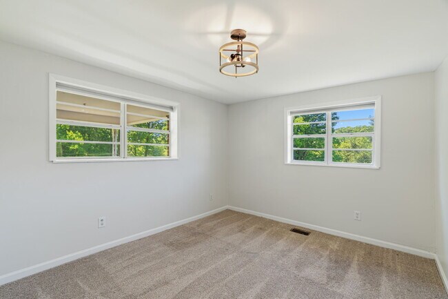 Building Photo - 8624 Walnut Springs Ln