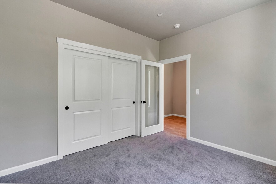 Bedroom (Main Floor) - 2057 Audubon Ave SE