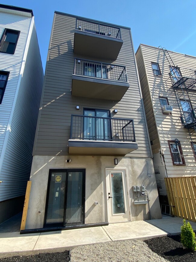 Building Photo - 41 Thorne St