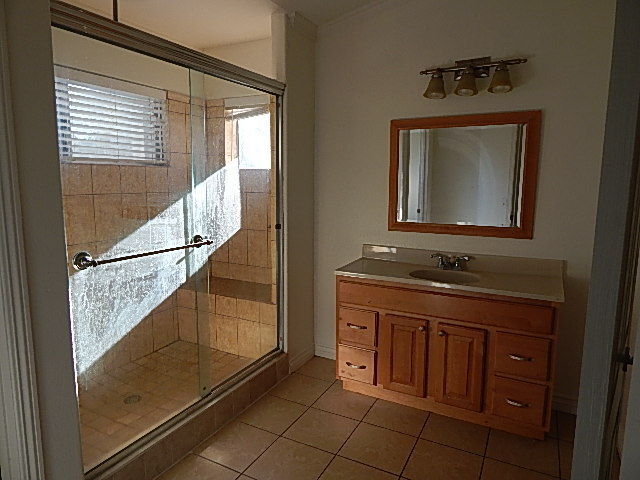 Building Photo - Stunning 4 Bedroom 3 Bath Home!!!