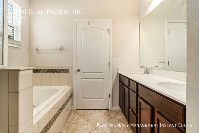 Building Photo - 12250 Blue Pacific Dr