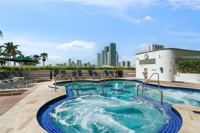 Building Photo - 1717 N Bayshore Dr