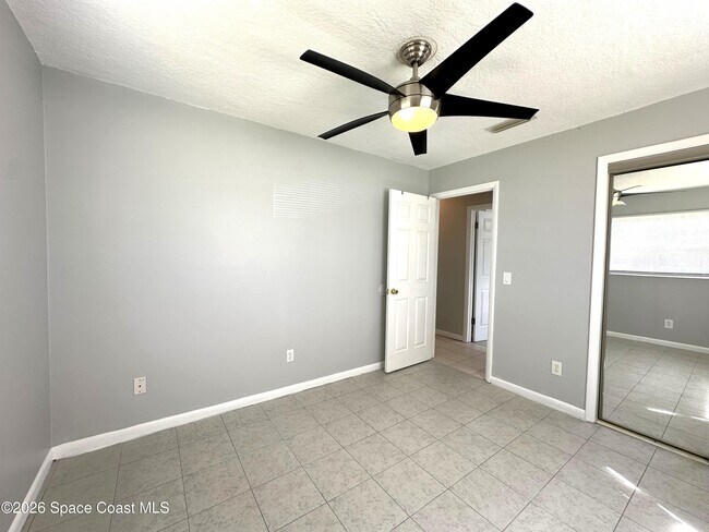 Building Photo - 1082 Madrid Rd