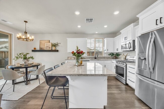 Building Photo - Newer Home on Large Corner Lot with Lots of Natural Light!