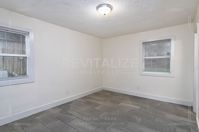 Building Photo - 3 BR 2 BA Home with Fenced Yard & Carport