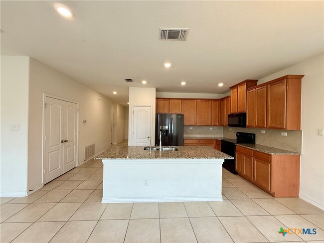 Building Photo - 2065 Oxbow Cir