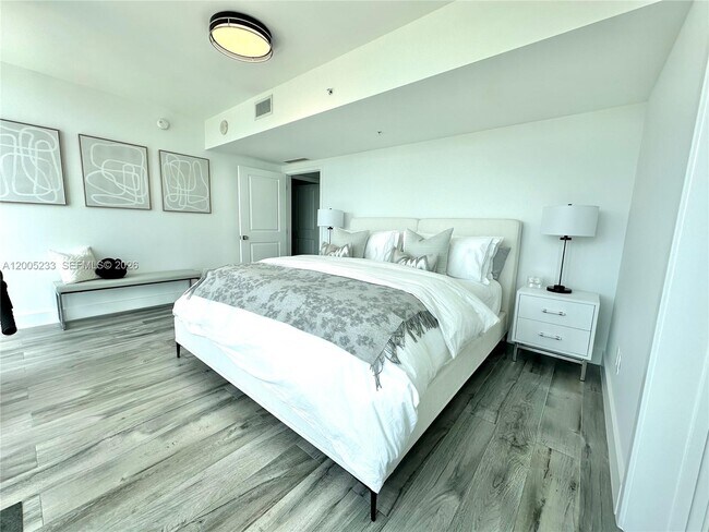 Building Photo - 400 Sunny Isles Blvd