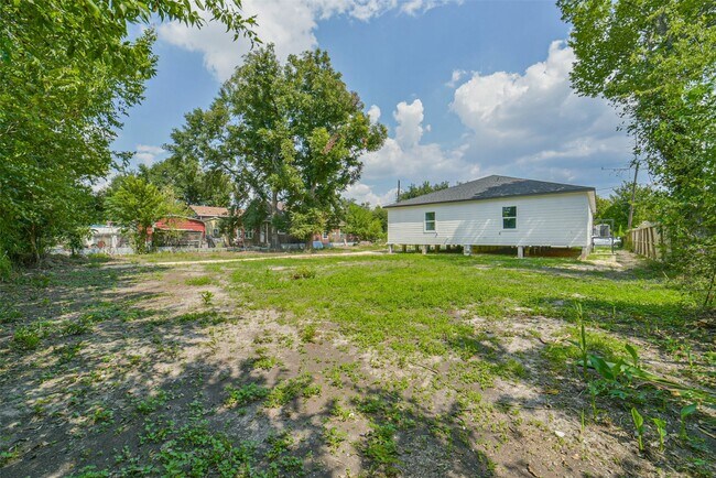 Building Photo - 3007 Bringhurst St