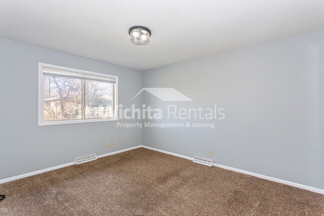 Building Photo - Indian hills duplex!