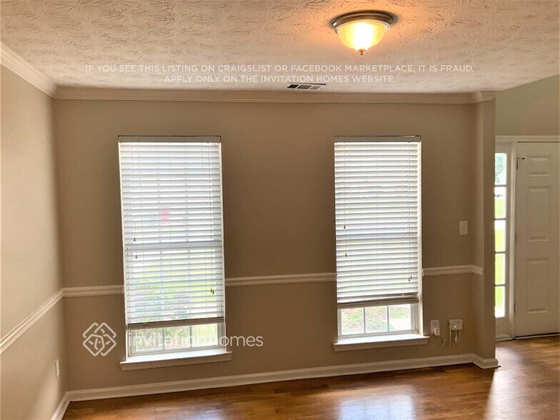 Building Photo - 1418 Fall River Dr