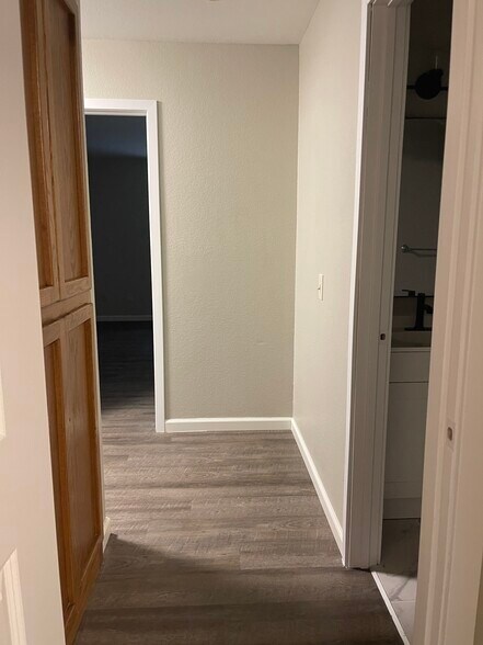 Building Photo - 14210 Beverly Park Rd