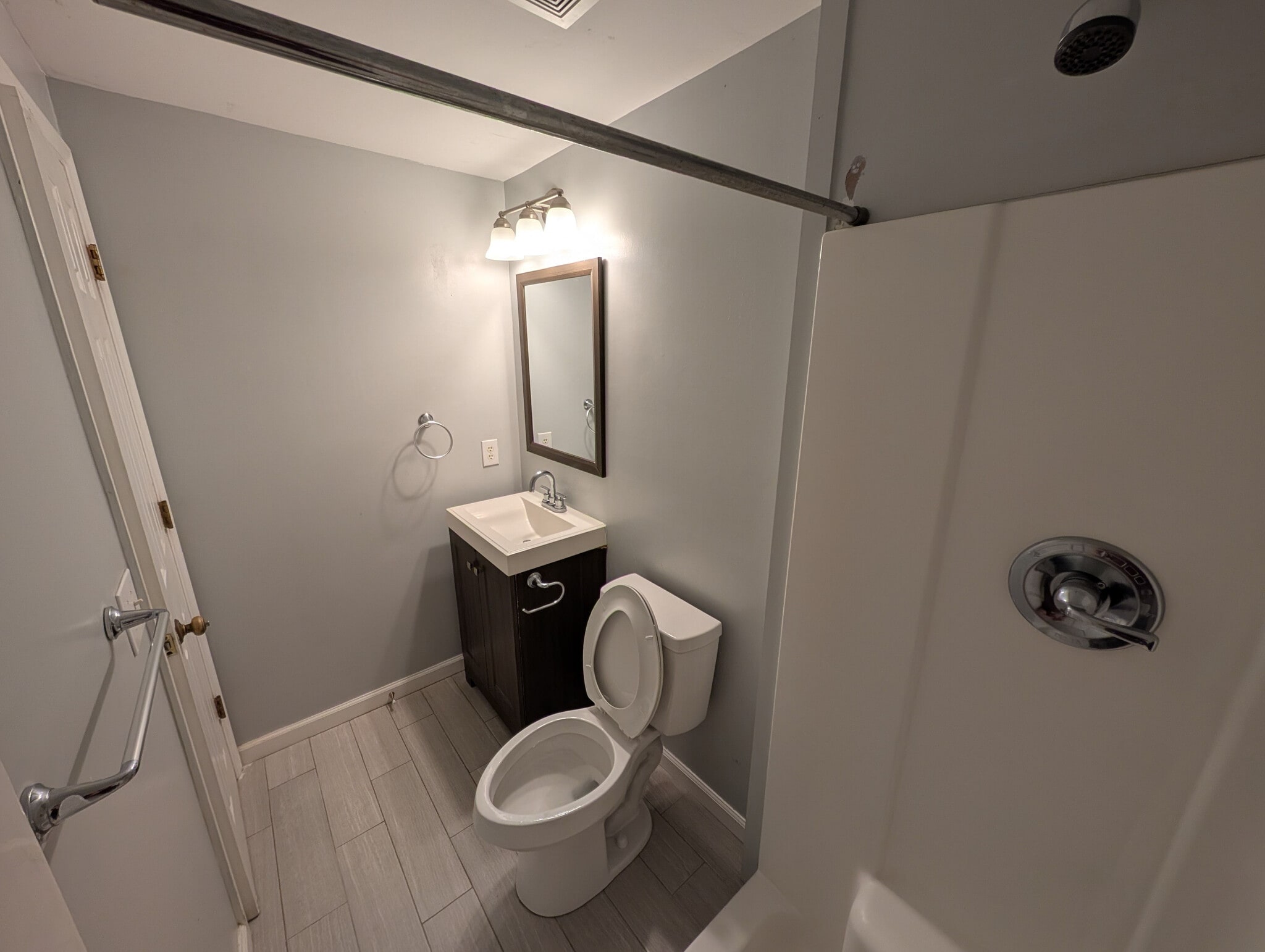 Building Photo - Room in House on Flint Glenn Ln