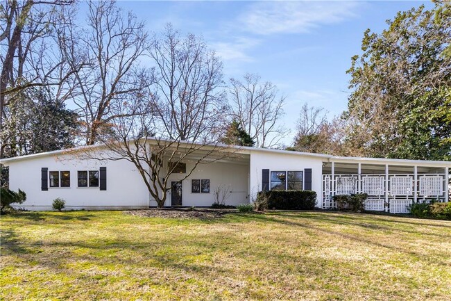 Primary Photo - 130 Putnam Cir NE