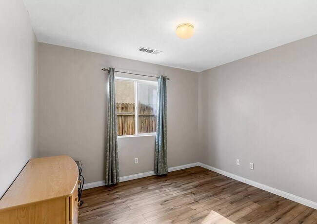 Building Photo - 10512 Anacostia Way