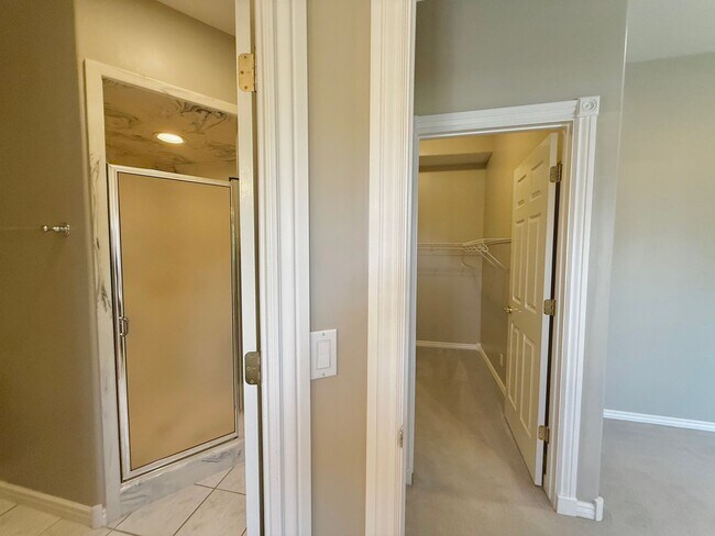 Building Photo - Garden Level in Luxury Home Available Now