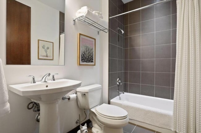 Building Photo - 201 S 11th St