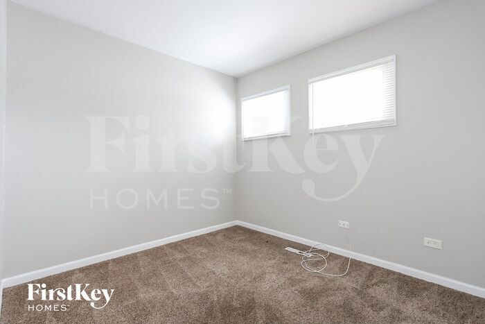 Building Photo - 842 Navajo Dr