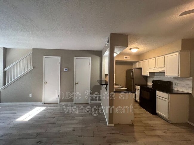 Building Photo - 3200 W Britton Rd