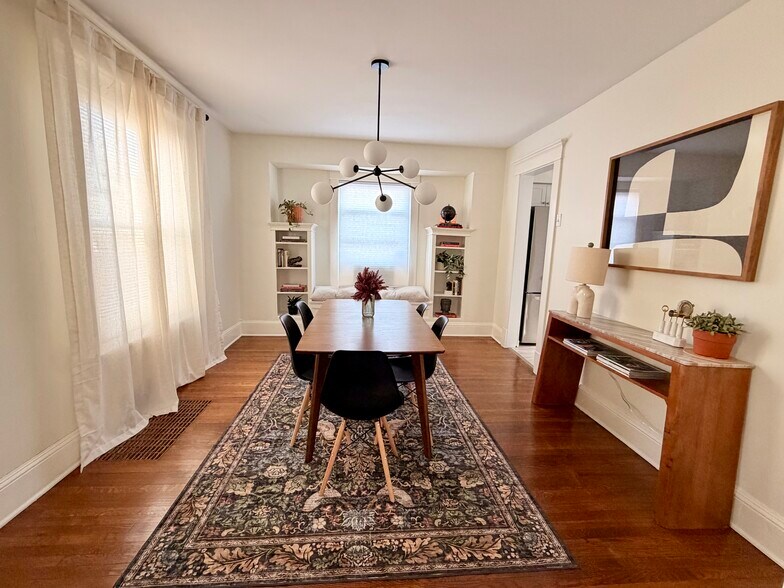 Building Photo - 175 W Hazeltine Ave