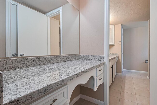 Building Photo - 10518 Saber Ct