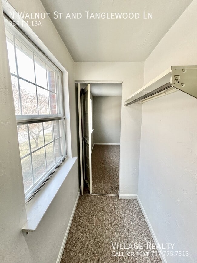 Building Photo - 492 N Walnut St