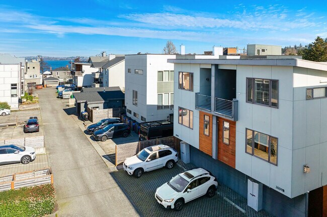 Building Photo - 2904 Alki Ave SW