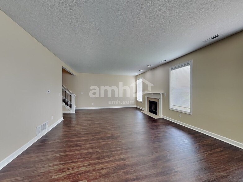 Building Photo - 5915 Cabot Dr