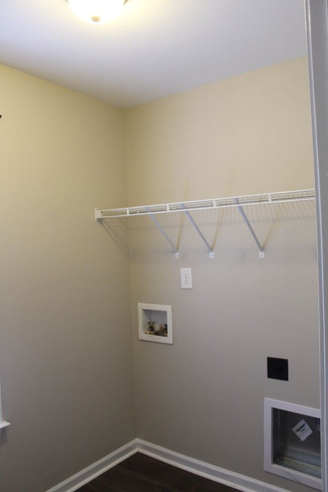 Building Photo - 3 Bed/2 Bath Home - 10 minutes to SJAFB!